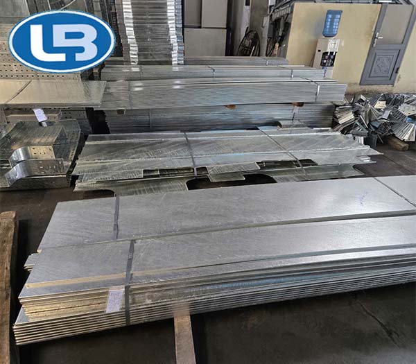 Thang máng cáp mạ kẽm